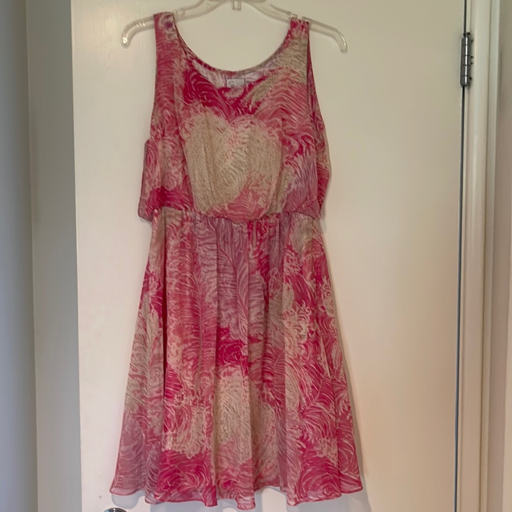 Gorgeous lined dress with feather inspired fabric